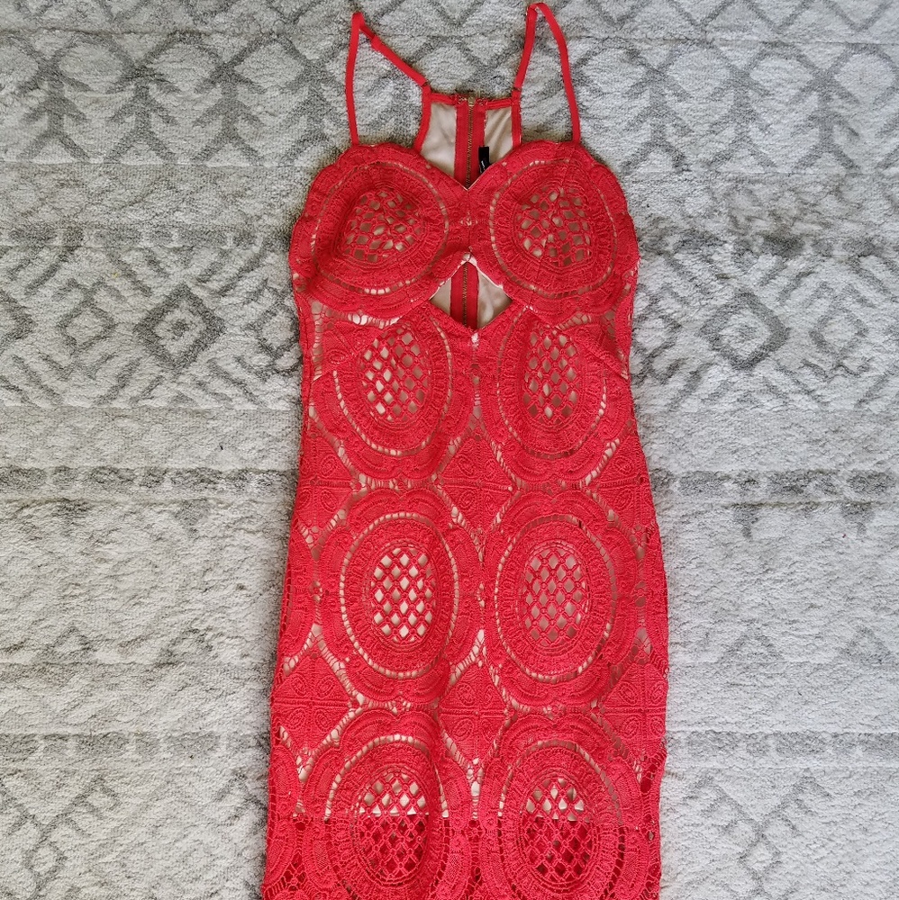 Coral crochet dress with scalloped trim Sz Large